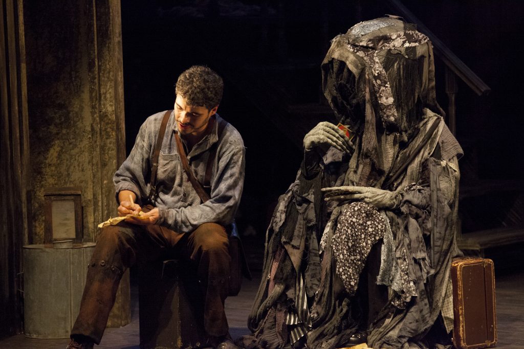 El Hilador- Escrita y dirigida por Paula Zelaya Cervantes, y protagonizada por Ana González Bello, Evan Regueira y Marcos Radosh (Foto Paulina Watty).